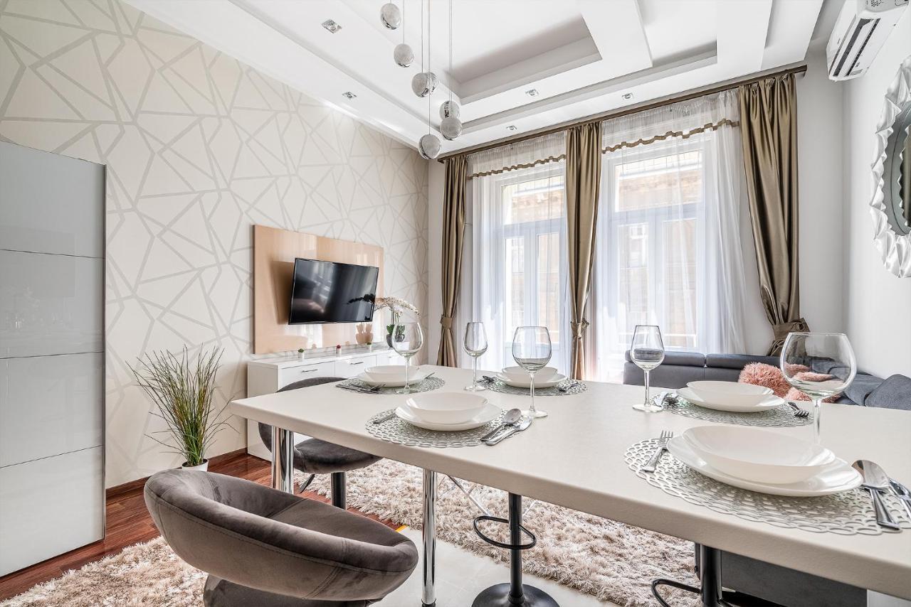 Luxury Apartment With Free Garage And Balcony In The Center Budapest Extérieur photo