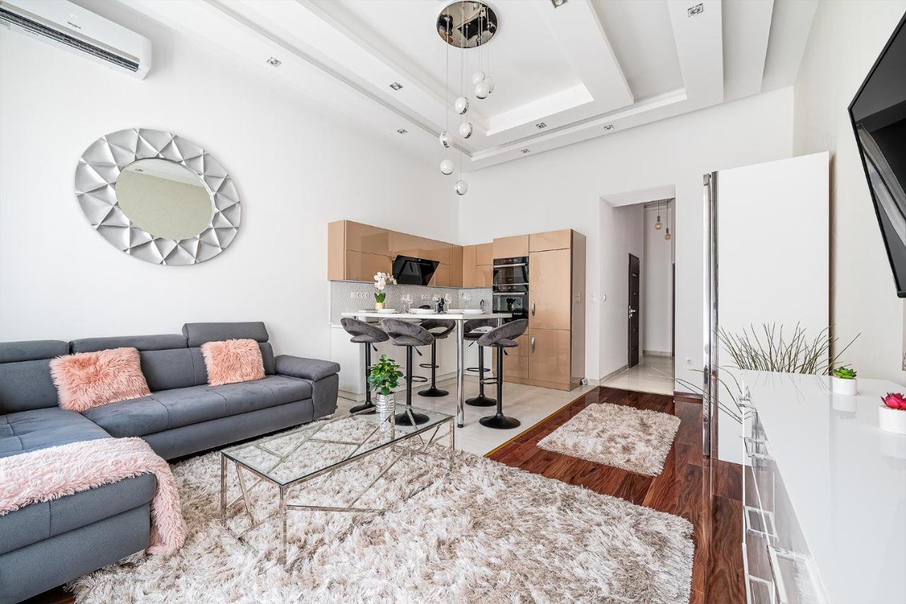 Luxury Apartment With Free Garage And Balcony In The Center Budapest Extérieur photo