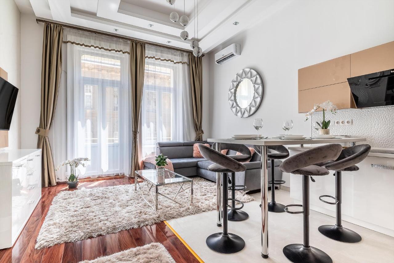 Luxury Apartment With Free Garage And Balcony In The Center Budapest Extérieur photo