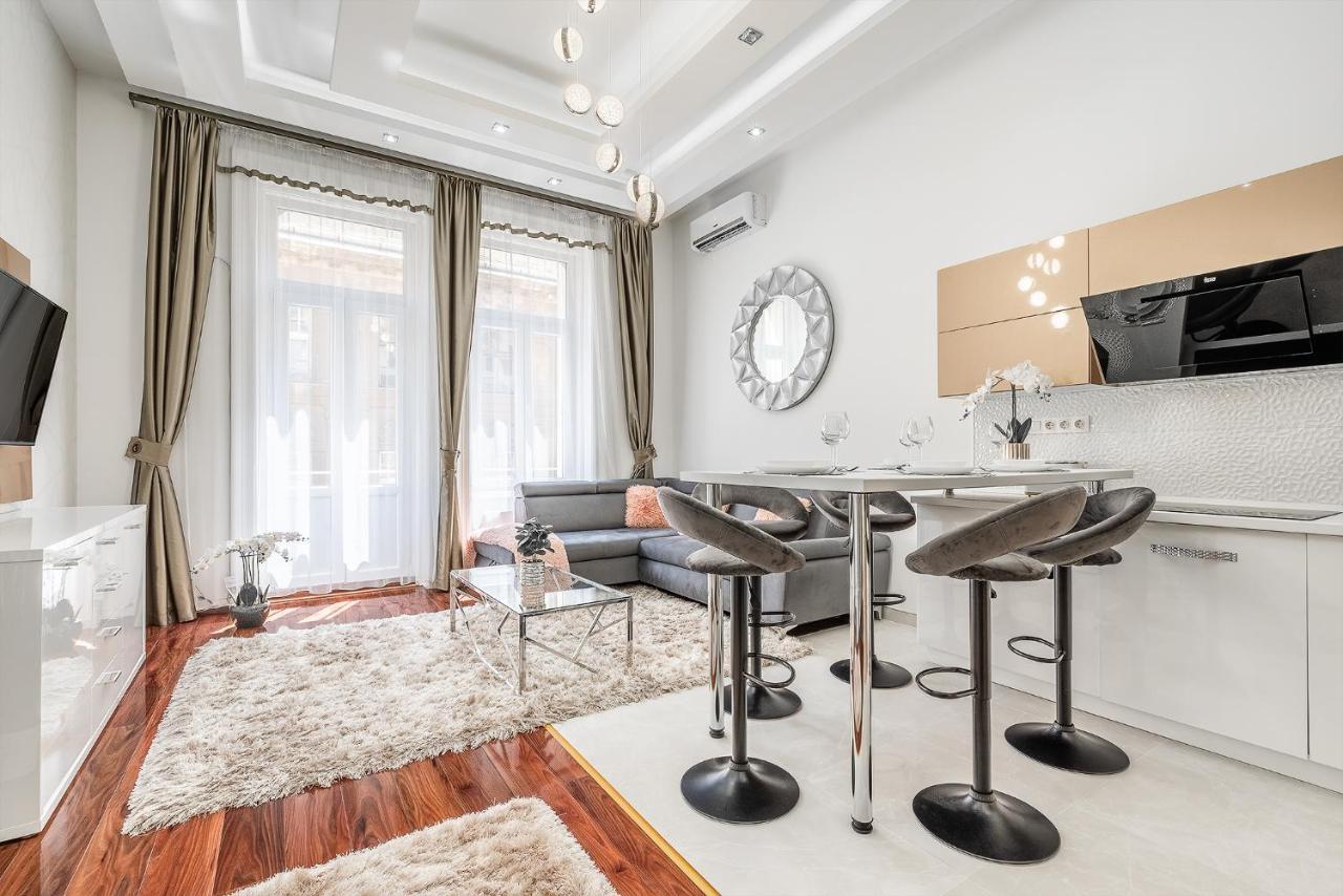 Luxury Apartment With Free Garage And Balcony In The Center Budapest Extérieur photo
