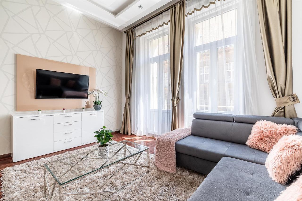 Luxury Apartment With Free Garage And Balcony In The Center Budapest Extérieur photo