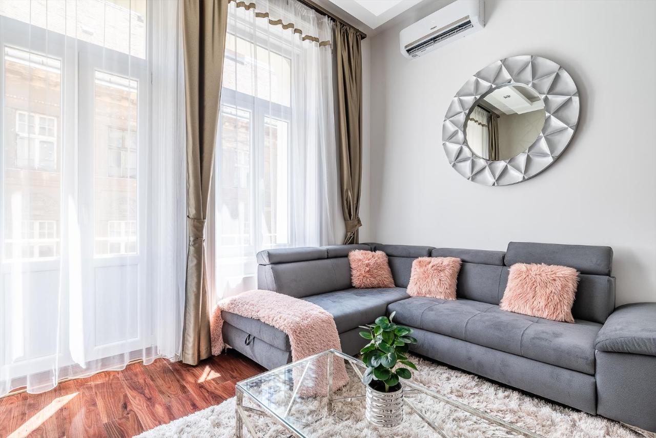 Luxury Apartment With Free Garage And Balcony In The Center Budapest Extérieur photo