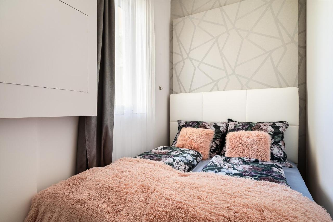 Luxury Apartment With Free Garage And Balcony In The Center Budapest Extérieur photo