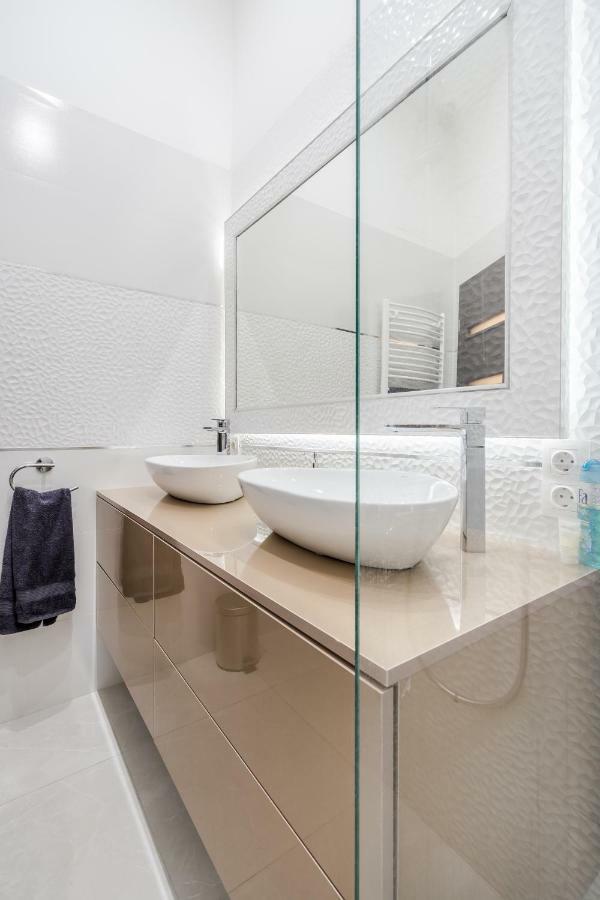 Luxury Apartment With Free Garage And Balcony In The Center Budapest Extérieur photo